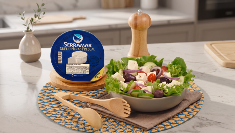 Salada de Folhas com Queijo Minas Frescal Serramar